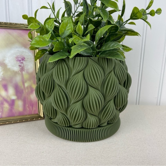 Bold Textured Planter, Ripple Planter Pot, Indoor Flower Pot, Modern Succulents - Picture 1 of 9